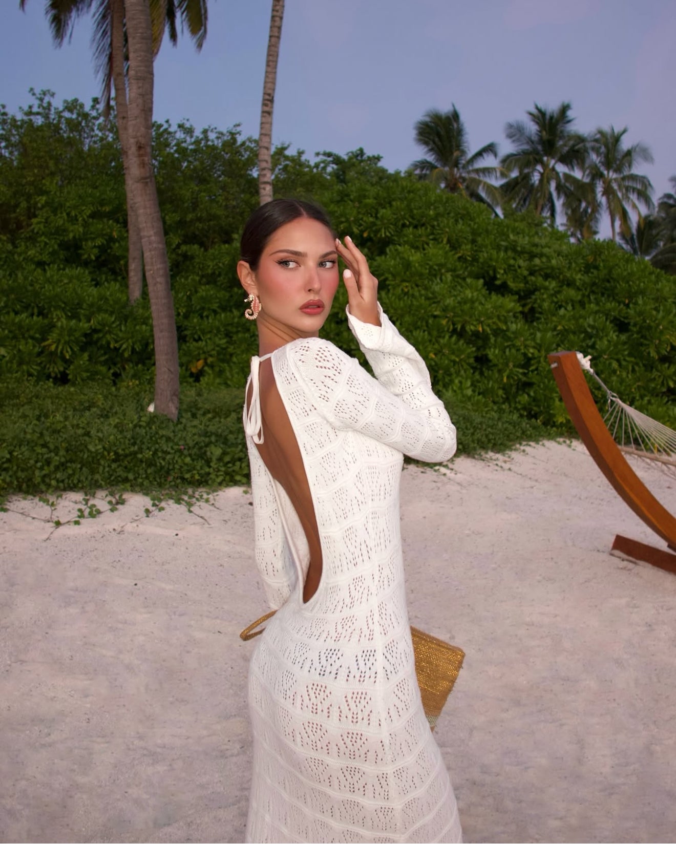 Summer Glow – Elegantes Häkelkleid mit Rückenausschnitt