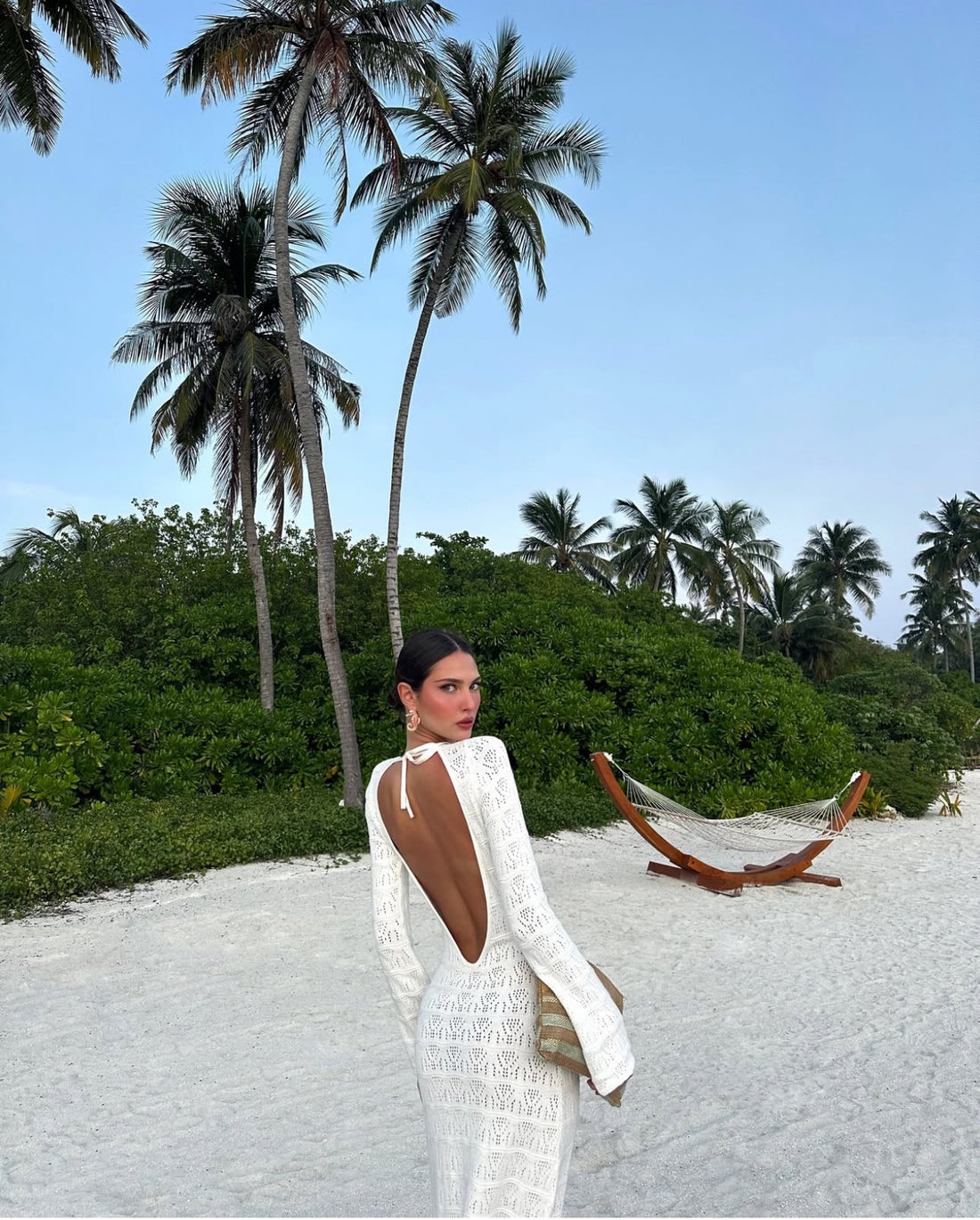 Summer Glow – Elegantes Häkelkleid mit Rückenausschnitt