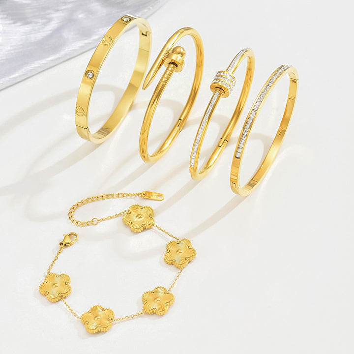 Goldenes Armband-Set: Zeitlose Eleganz