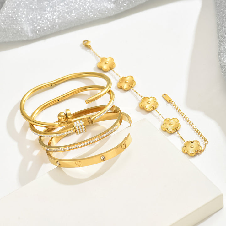 Goldenes Armband-Set: Zeitlose Eleganz