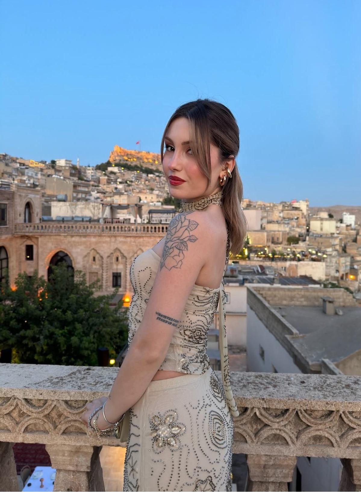MYSTARA – Boho Luxe Bodycon Kleid ‘Desert Rose