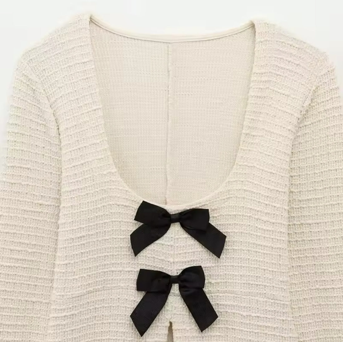 Belle Époque Ribbed Suit – Eleganter Zweiteiler mit Schleifen