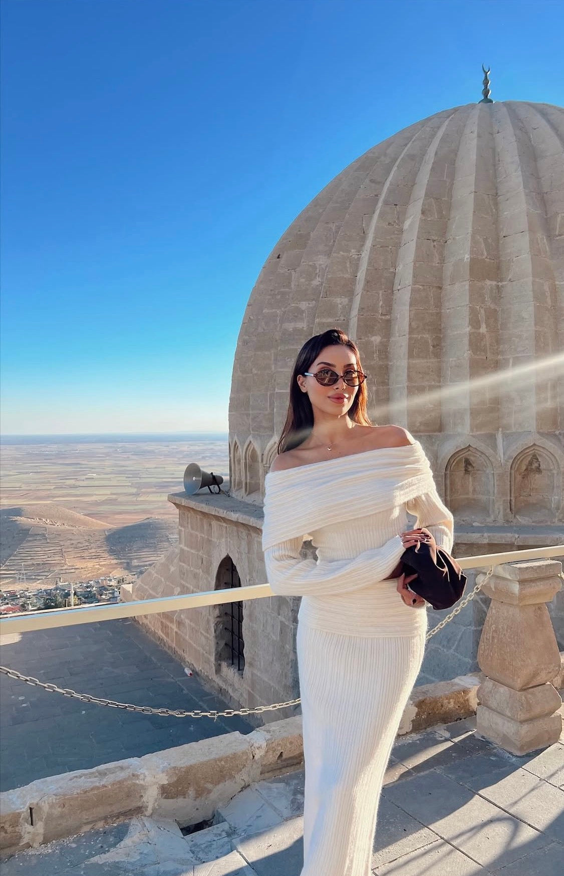 Aylin Off-Shoulder Strickkleid Cremeweiß – Elegantes Rib-Kleid für Herbst & Winter