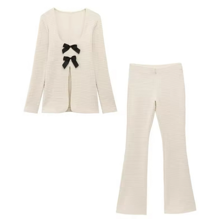 Belle Époque Ribbed Suit – Eleganter Zweiteiler mit Schleifen
