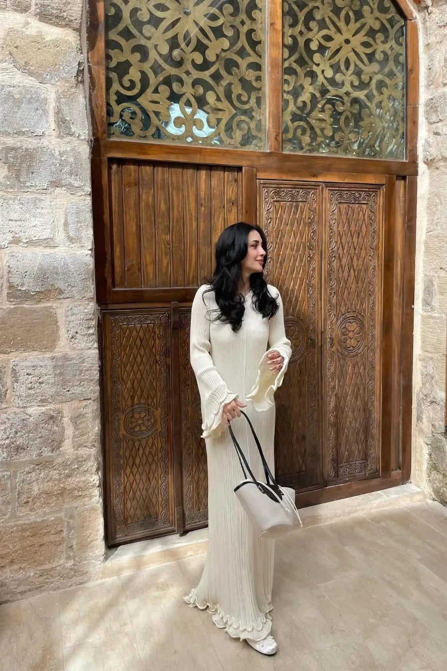 Élégance Luxe Knit – Strickkleid mit Rüschen & Boho-Chic