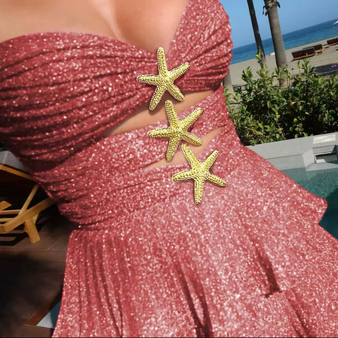 Rüschenkleid mit Seesternen und Cut-Out Design