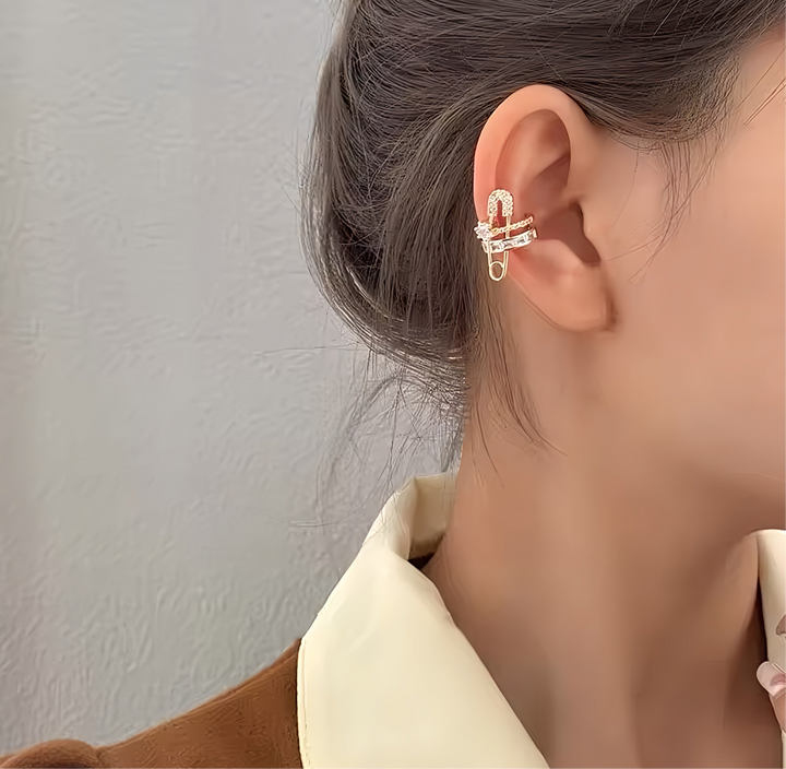 Glamouröse Ohrklemme im Safety-Pin-Look – Ohrclip mit Zirkonia