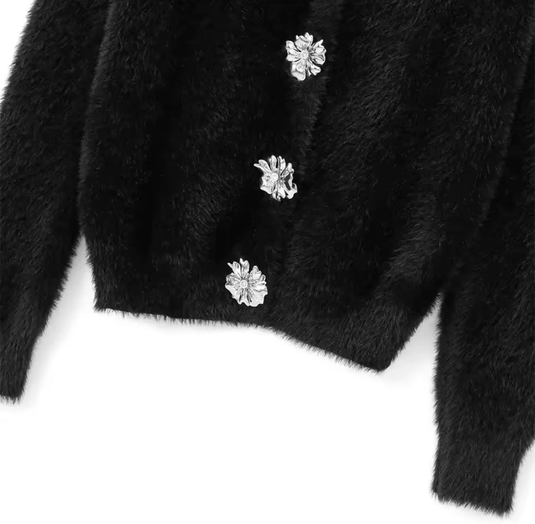 Zeyra – Elegante Schwarze Strickjacke Damen | Flauschiger Cardigan mit Glitzer Knöpfen