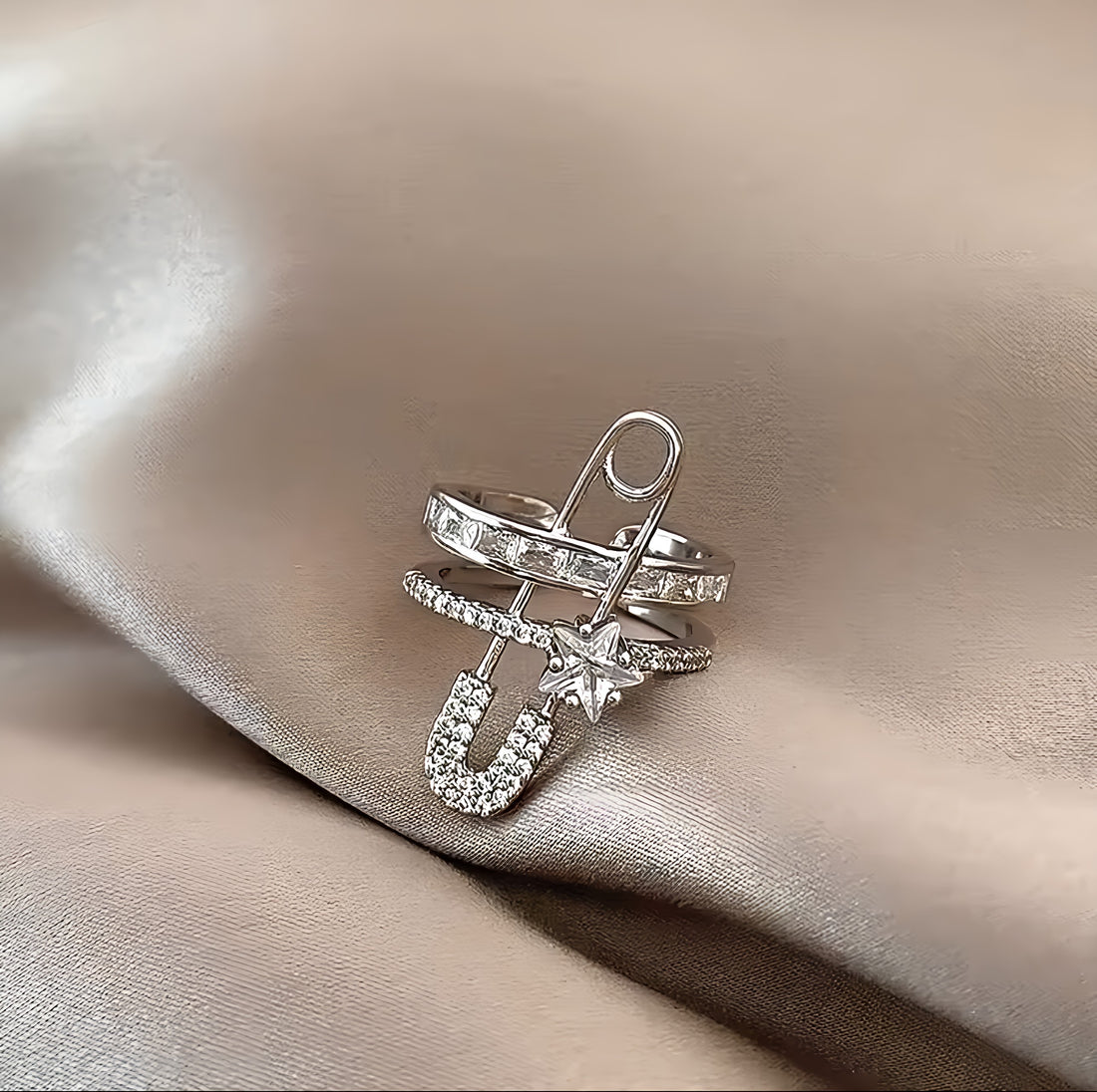 Glamouröse Ohrklemme im Safety-Pin-Look – Ohrclip mit Zirkonia
