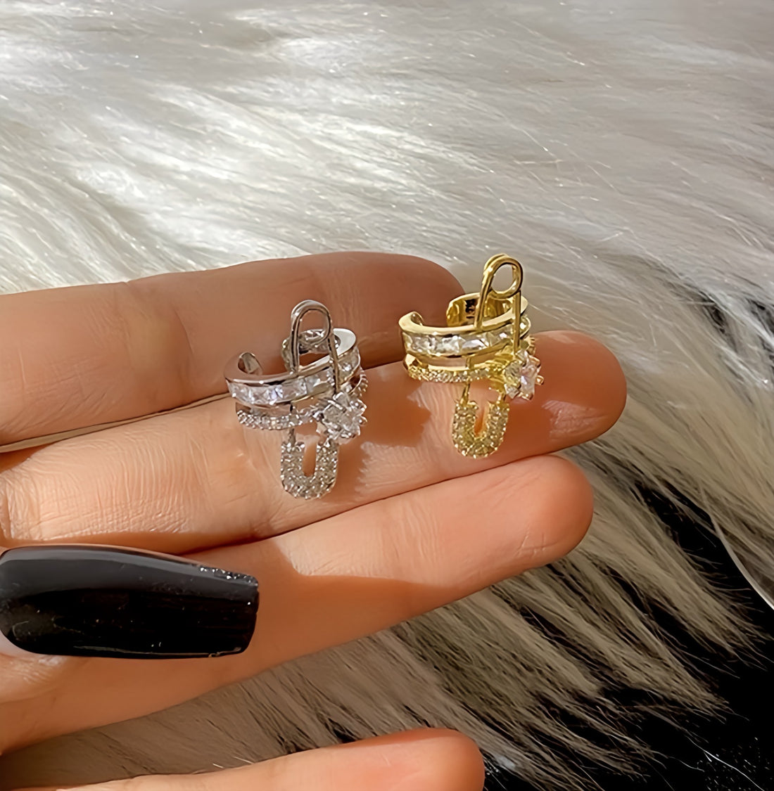 Glamouröse Ohrklemme im Safety-Pin-Look – Ohrclip mit Zirkonia